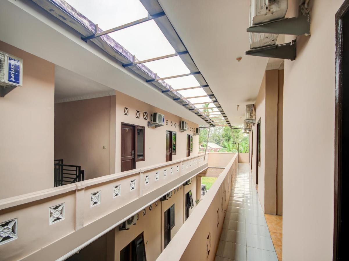 Oyo 3389 Sonya Homestay Syariah Tebing Tinggi Exterior photo