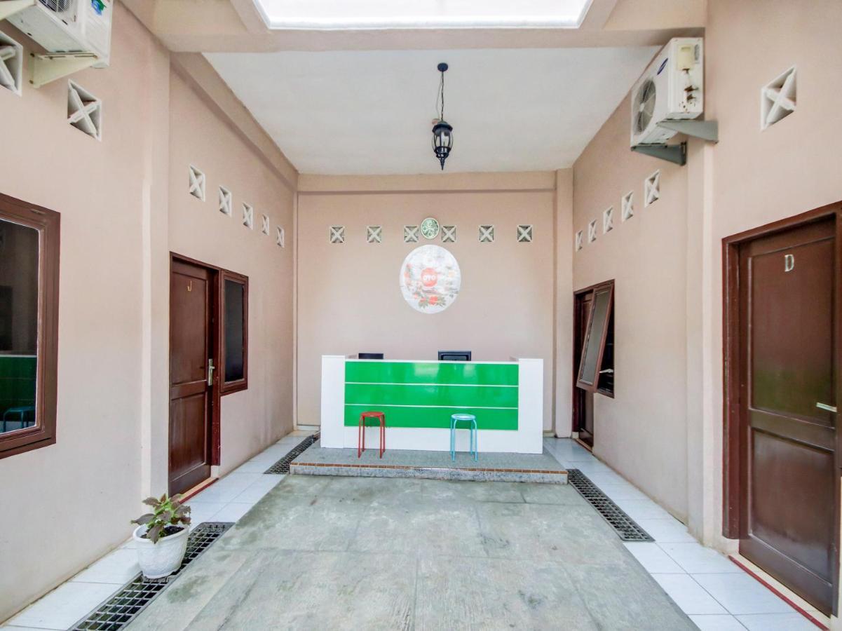 Oyo 3389 Sonya Homestay Syariah Tebing Tinggi Exterior photo