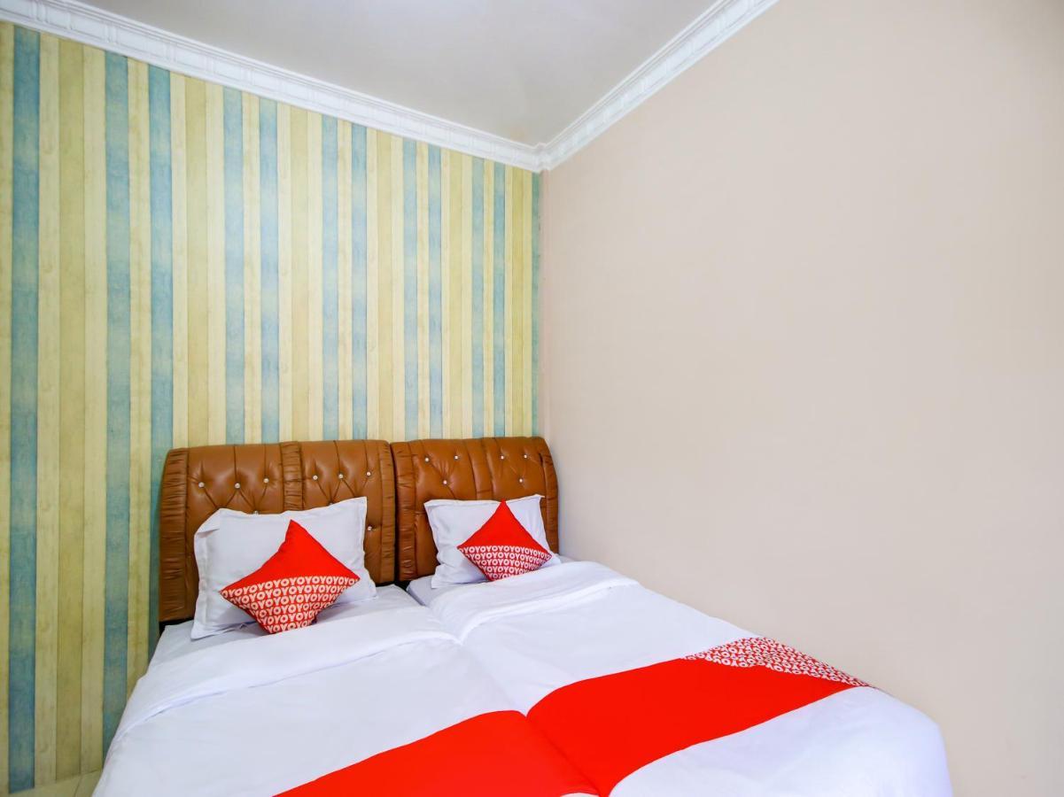 Oyo 3389 Sonya Homestay Syariah Tebing Tinggi Exterior photo