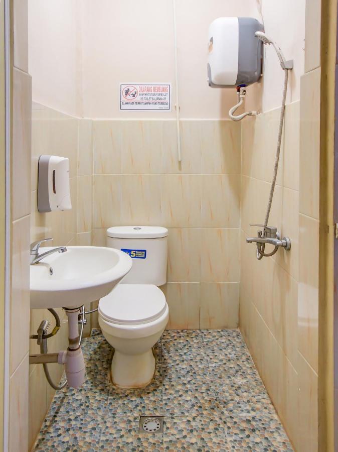 Oyo 3389 Sonya Homestay Syariah Tebing Tinggi Exterior photo