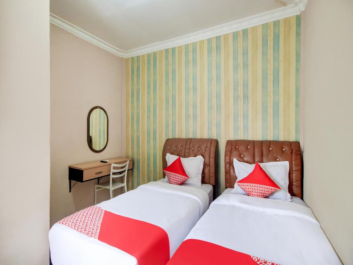 Oyo 3389 Sonya Homestay Syariah Tebing Tinggi Exterior photo