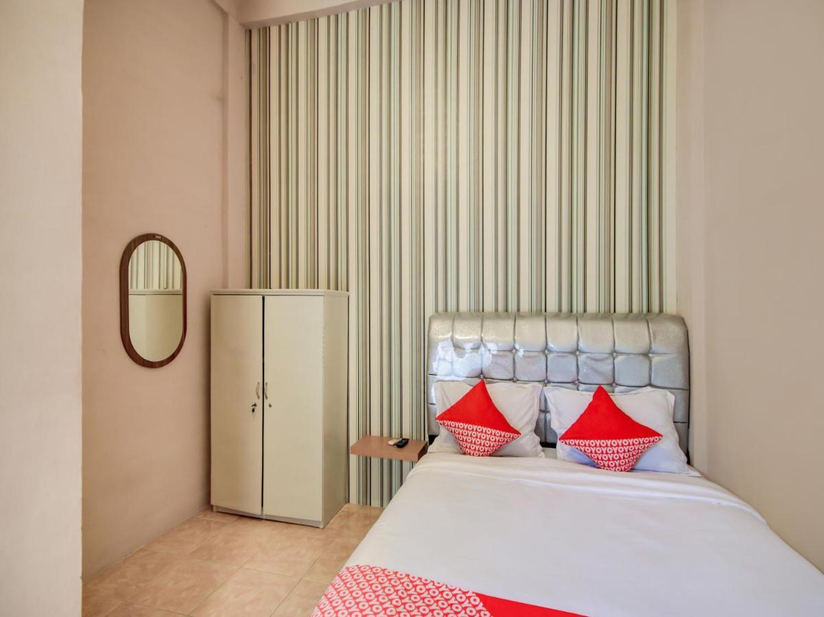 Oyo 3389 Sonya Homestay Syariah Tebing Tinggi Exterior photo